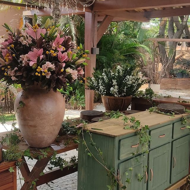 Decoração de casamento, mesas com arranjos de flores - Residence Pampulha